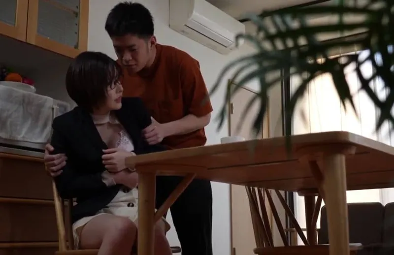 Trở về sau khi bị ép làm tình thì tiếp tục bị bố và em chồng yêu chơi